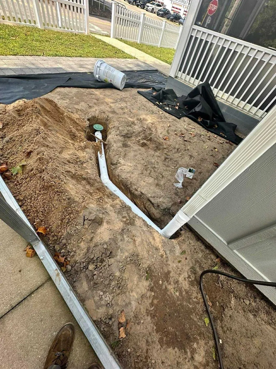 Underground PVC drainage pipe with pop-up emitter installation - HT Outdoor Living
